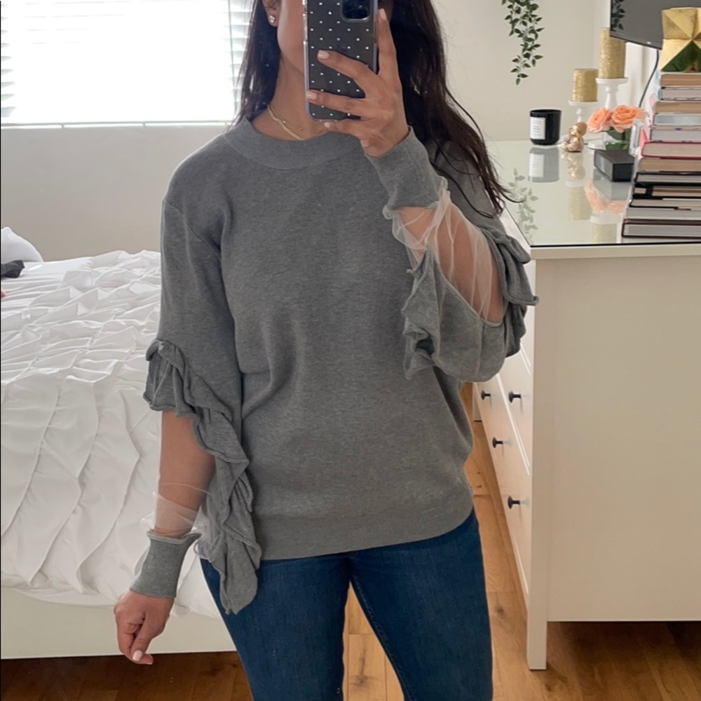 ✨Gray Long Sleeve Mesh Top!